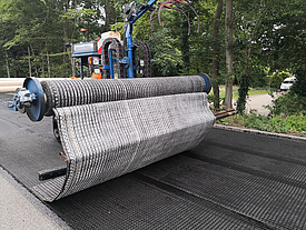SamiGrid® composite on extended road - reinforcing grid and bitumen-saturated nonwoven fabric