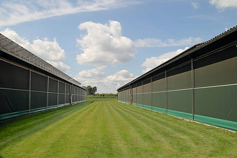 Lubratec Rollofront to protect the stalls from external influences