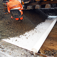  Basetrac® Duo geocomposite installation with laying traverse