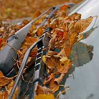Vehicle windshield wipers with leaf, snow and leaf guard solutions