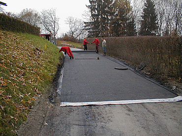 HaTelit on a roll is laid beneath the asphalt layer