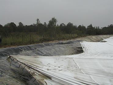 The Basetrac Duo is secured and tensioned using ropes