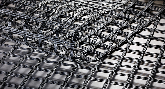 Fortrac MDT Soil Reinforcement: Alkali-resistant Geogrid for Extreme pH Values Fortrac MDT geogrid made of alkali-resistant polyvinyl alcohol yarns, ideal for soils with extreme pH values and hydraulic binders such as cement or lime